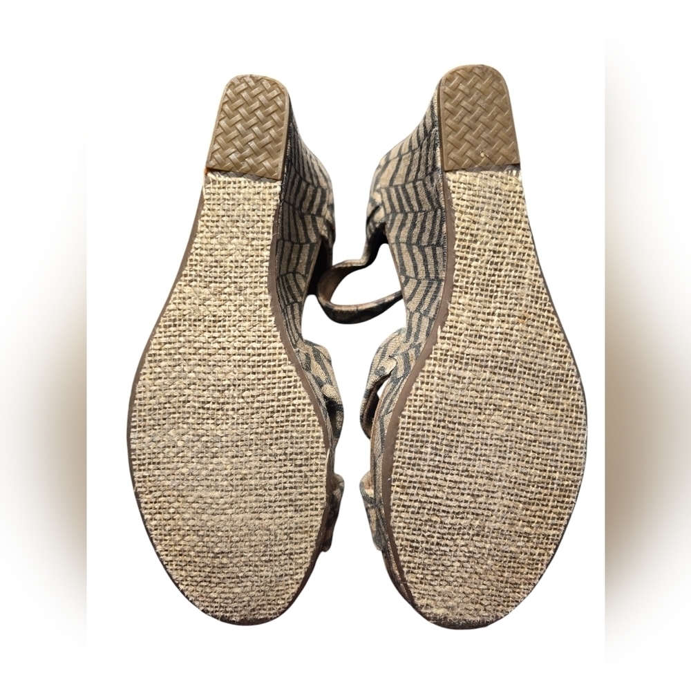 TOMS Sienna Wedge Sandals Sz 9 Burlap Chevron Brown Grey Tan - Picture 4 of 9